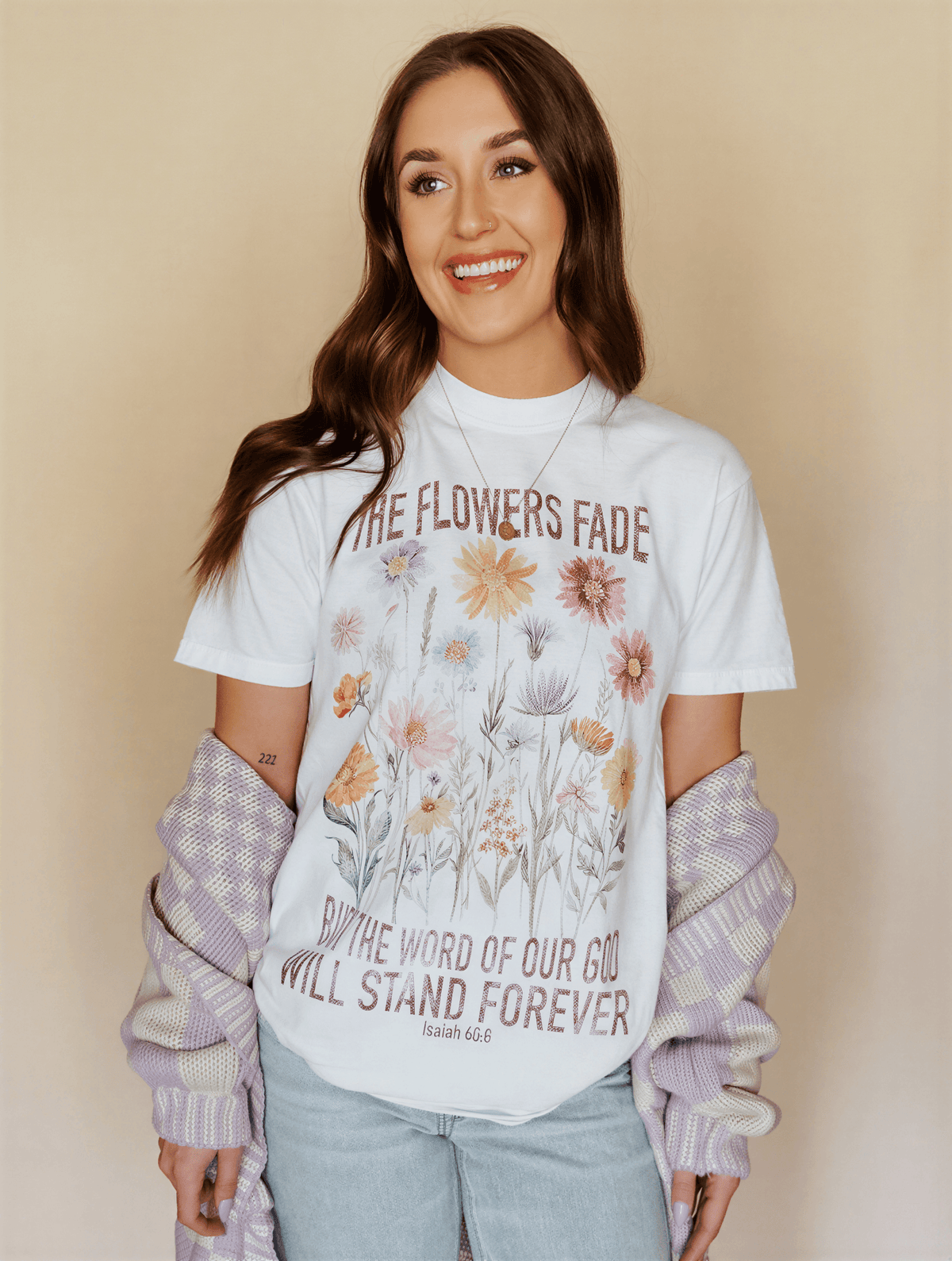 model wearing the flowers fade tee